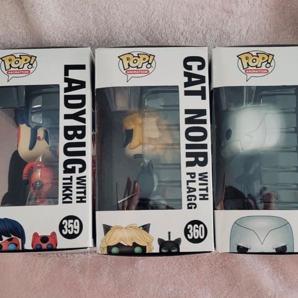 MIRACULOUS LADYBUG FUNKO POP TRIO! Includes Ladybug, Cat Noir and Hawk Moth - Picture 4 of 6